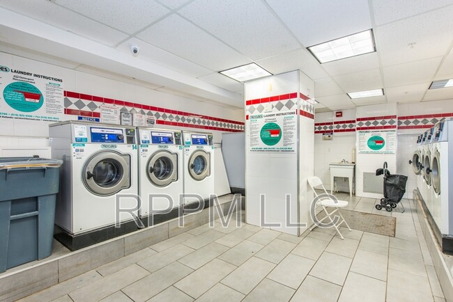 Building Photo - 60 Parkway Dr