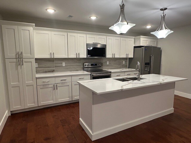 Building Photo - 102 Beechwood Ln