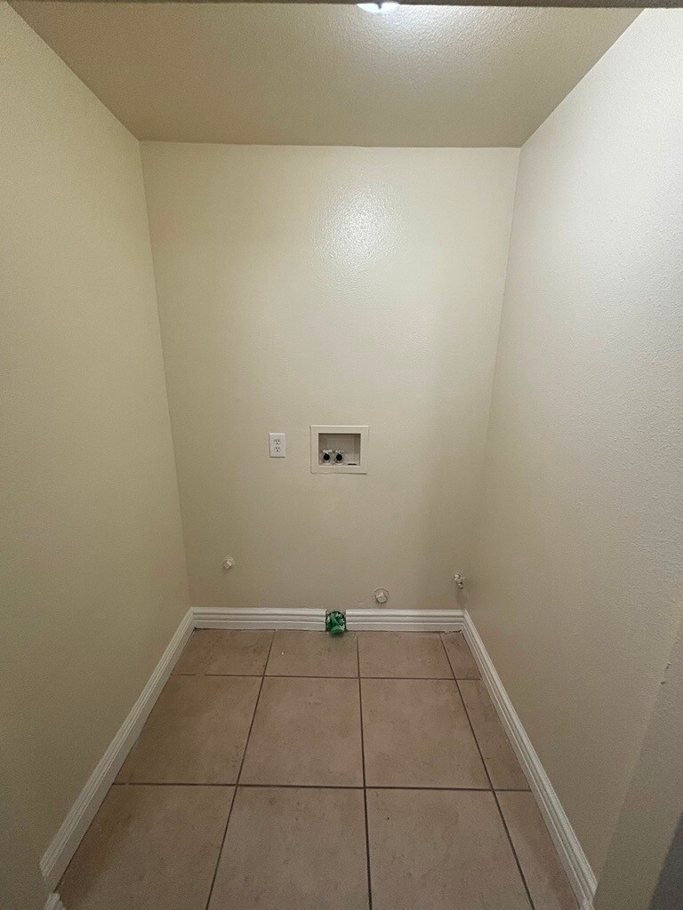 Building Photo - 116 E 82nd St