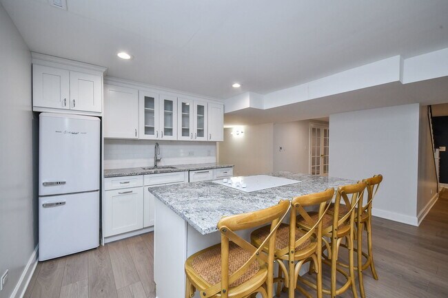 Building Photo - 945 Anne Rd