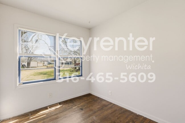 Building Photo - 2322 S Emporia St