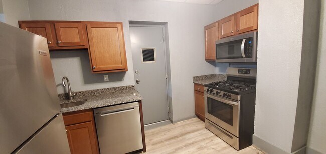 Building Photo - 260 Gross St