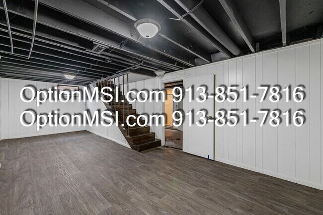 Building Photo - Charming Updated Home in a Convenient KC Location!