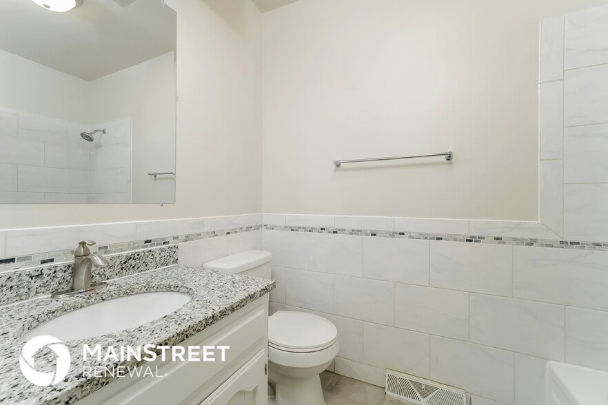 Building Photo - 813 NE 113th Terrace