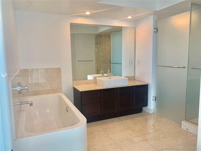 Building Photo - 250 Sunny Isles Blvd