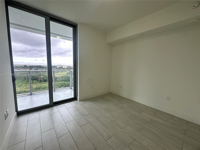 Building Photo - 2000 Metropica Wy