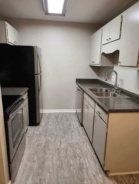 Kitchen - 5661 Hornaday Rd