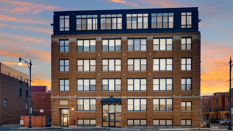 Building Photo - 2911 N Western Ave