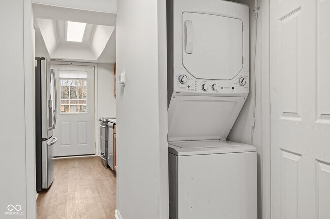 Building Photo - 7488 Countrybrook Dr