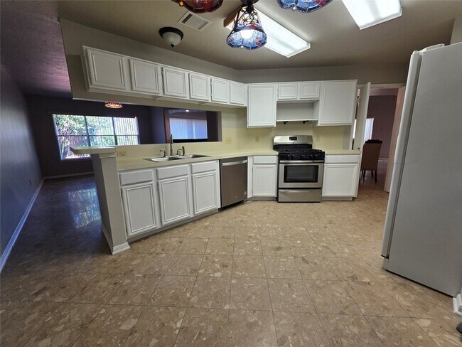 Building Photo - 12830 Careywood Dr