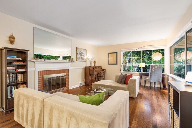 Building Photo - 3177 NE 84th St