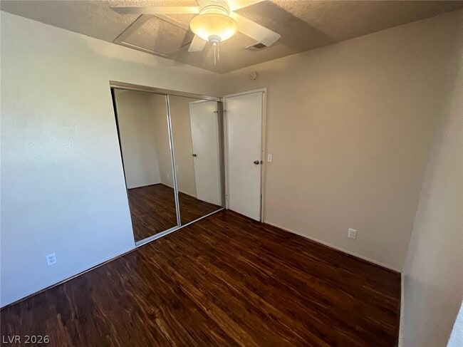 Building Photo - 914 Scarlet Ridge Dr