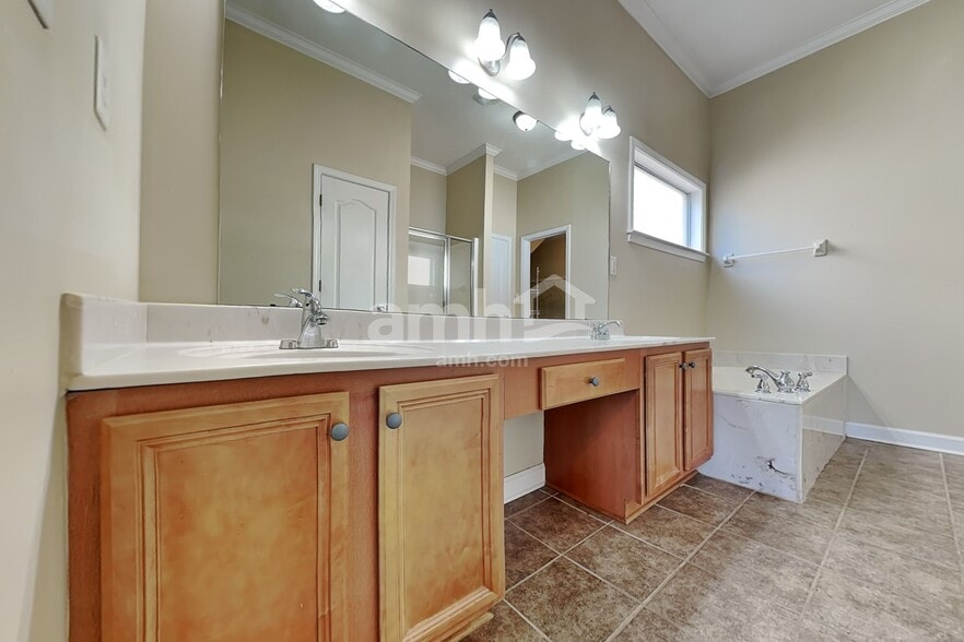 Building Photo - 375 Vaiden Ridge Dr N