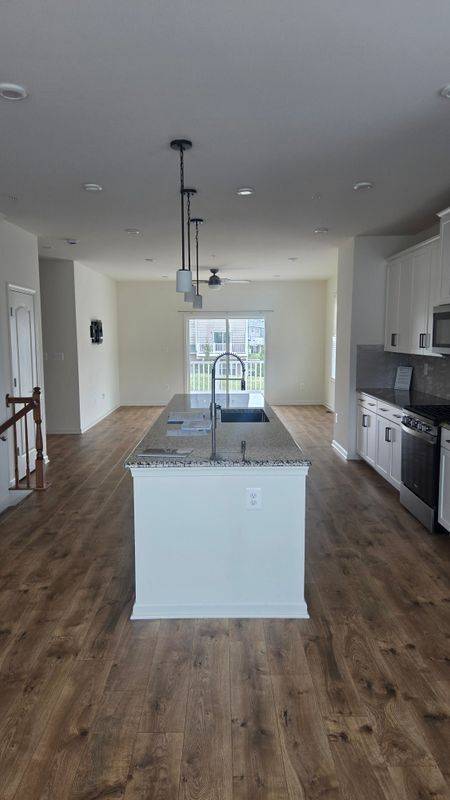 Building Photo - 1605 Aster Ln