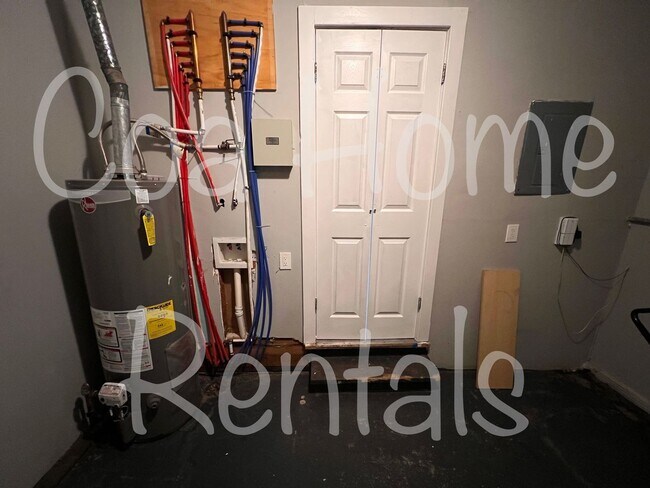 Building Photo - North East Side Home