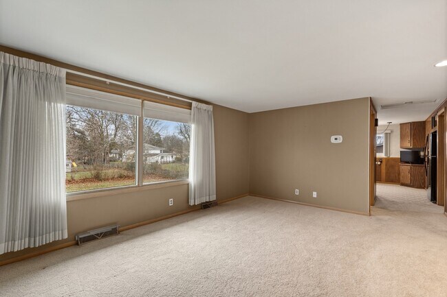 Building Photo - 537-541 N Edgelawn Drive Unit 539