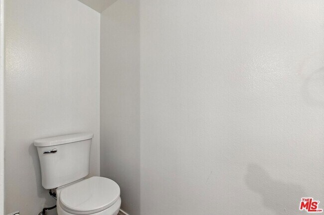Building Photo - 11127 La Maida St