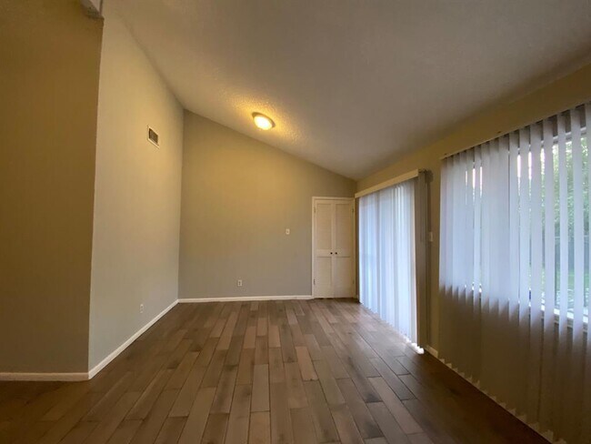 Building Photo - 15703 Spring Forest Dr