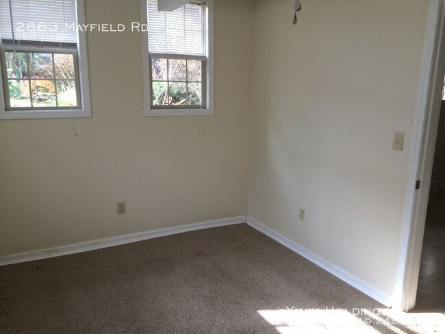 Building Photo - 2863 Mayfield Rd