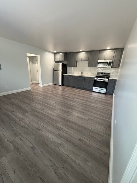 Building Photo - 1303 W 109th Pl