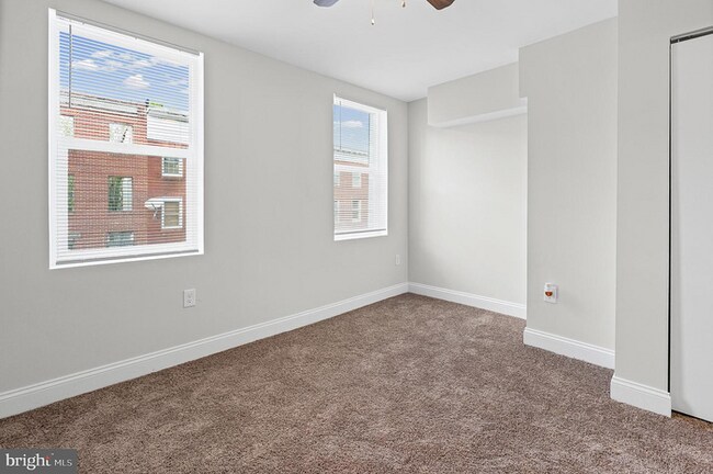 Building Photo - 3 bedrooms, 3.5 bathrooms