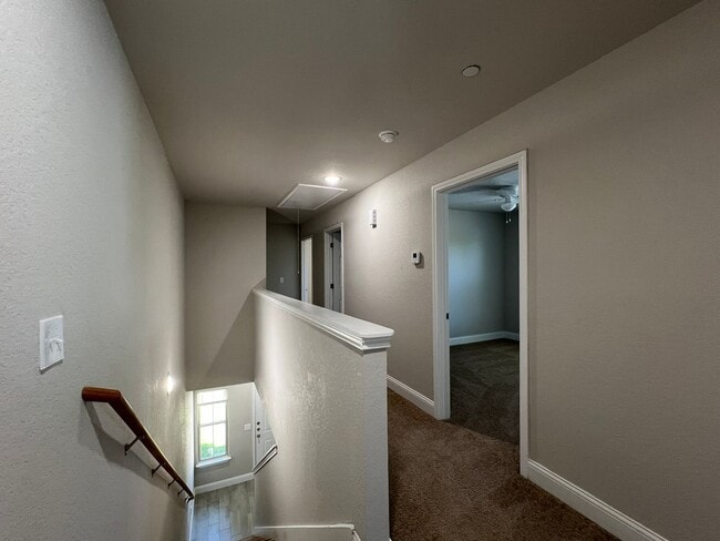 Building Photo - 3-bedroom, 2.5-bathroom townhome in Live Oak!