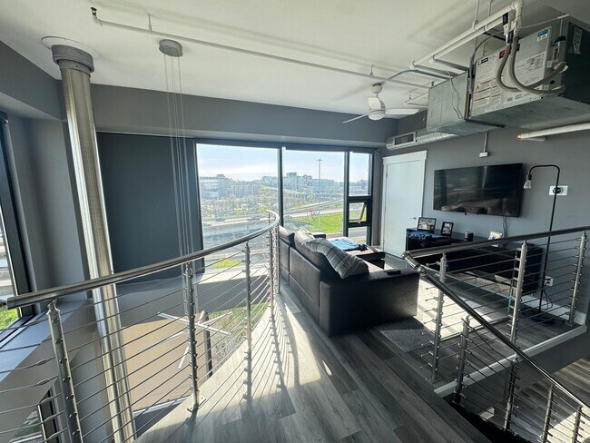 Building Photo - Desirable Union Square Corner Penthouse!