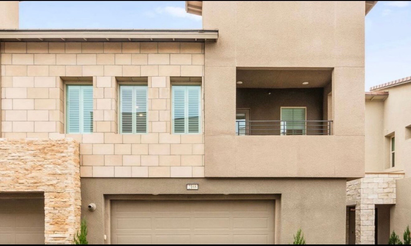 Building Photo - 600 N Carriage Hill Dr