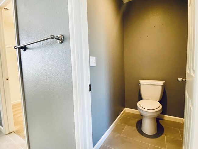 Building Photo - $2,395 Ashlan & Leonard, Beautiful 3 Bedroom - Buckingham Ave, Clovis