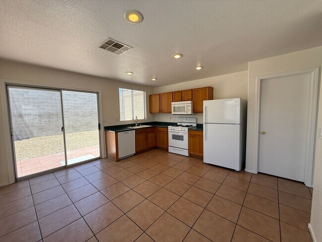 Building Photo - NEW Paint + NEW Carpet + NEW blinds + NEW ...
