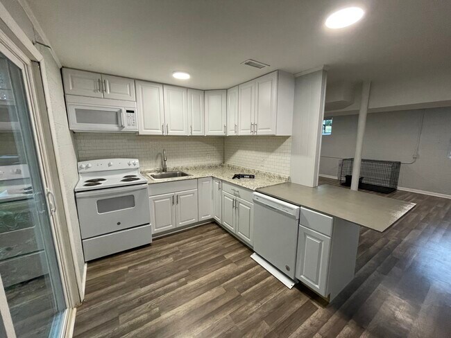 Building Photo - 8718 Rollingwood Rd