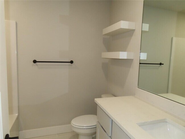 Building Photo - 1871 Lapis Ave