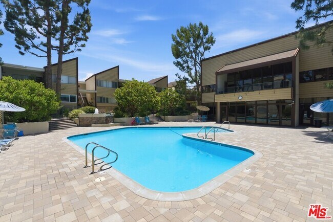 Building Photo - 5900 Canterbury Dr