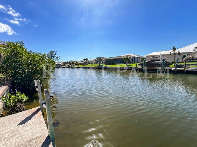 Building Photo - 4530 SW 10th Ave