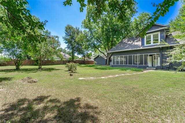 Building Photo - 201 E Pecan St