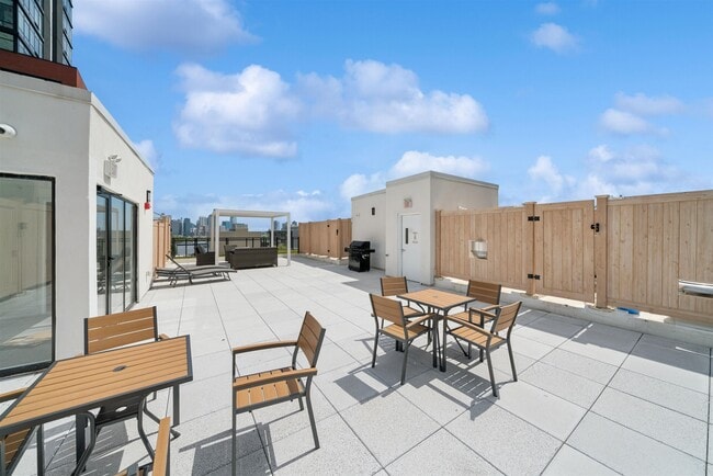 Building Photo - 32 Jones St