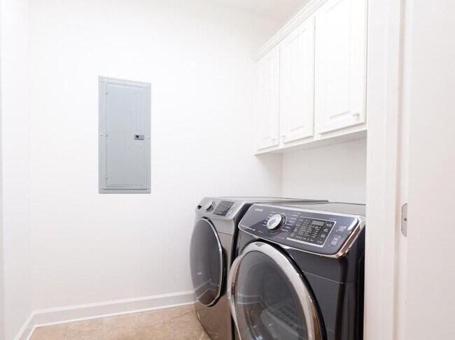 Building Photo - 4955 Ivy Ridge Dr SE