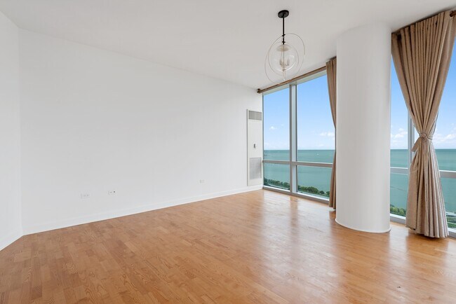 Building Photo - 1211 S Prairie Ave