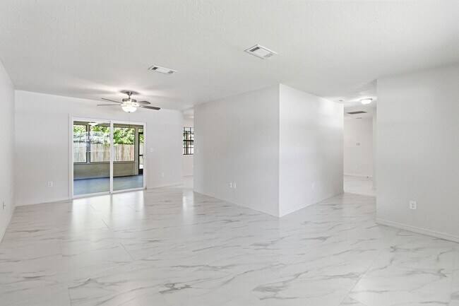 Building Photo - PENDING APPLICATION-Newly Renovated 3-Bedroom Home in Emerald Lake Colony – Move-In Special!