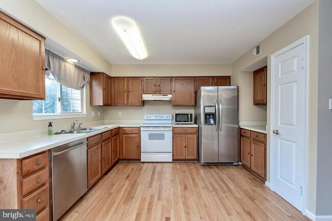 Building Photo - 1020 Smartts Ln NE