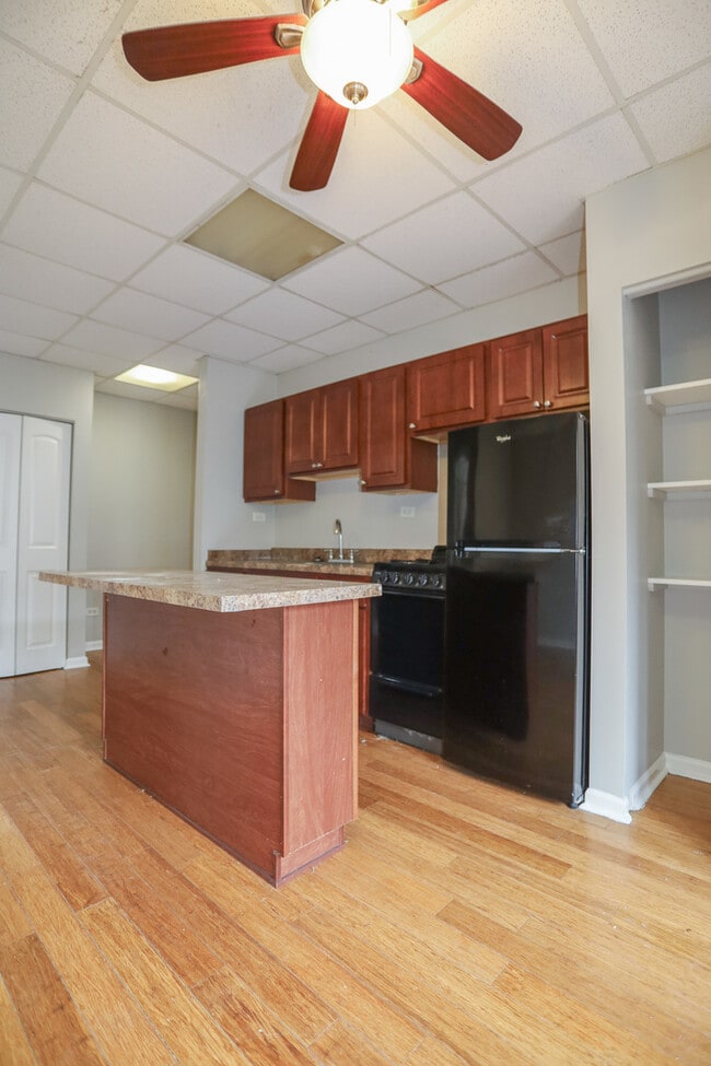 Building Photo - 5326 S Cornell Ave