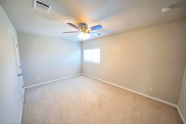 Building Photo - Beautiful Rental in Converse! Realtor Comm...