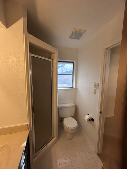 Building Photo - 902 Walnut St