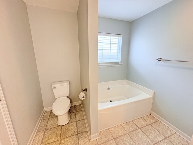 Building Photo - 112 Rose Ln