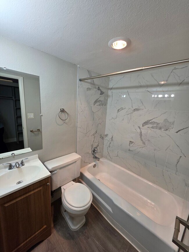 Building Photo - 233 E Arvada St