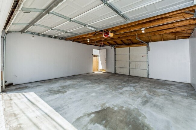 Building Photo - 2149 N Lorel Ave