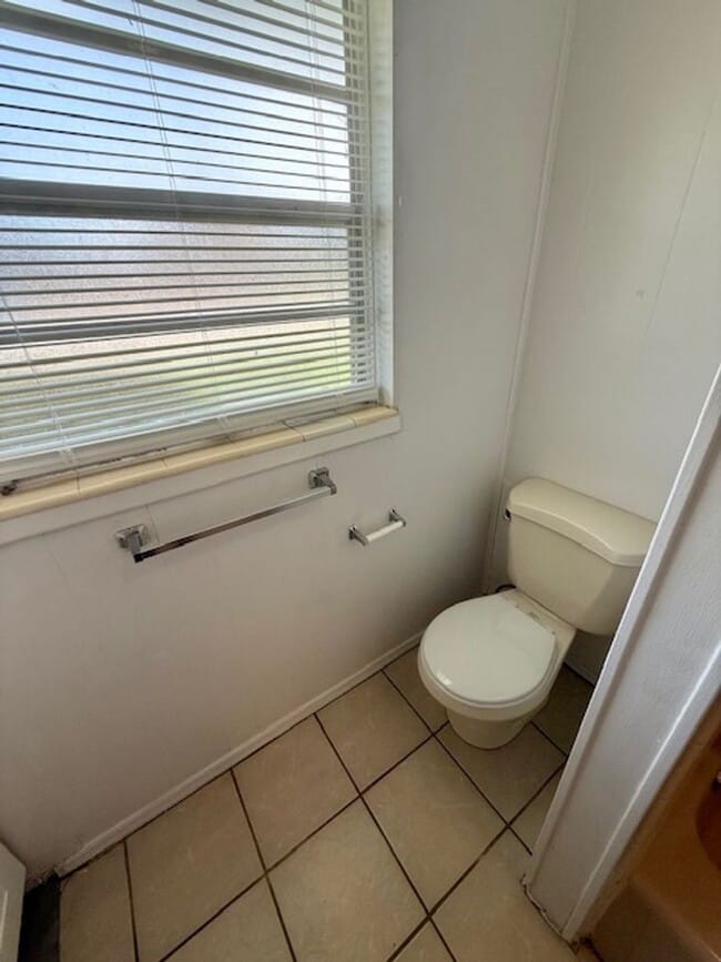 Building Photo - 594 Florosa Ct