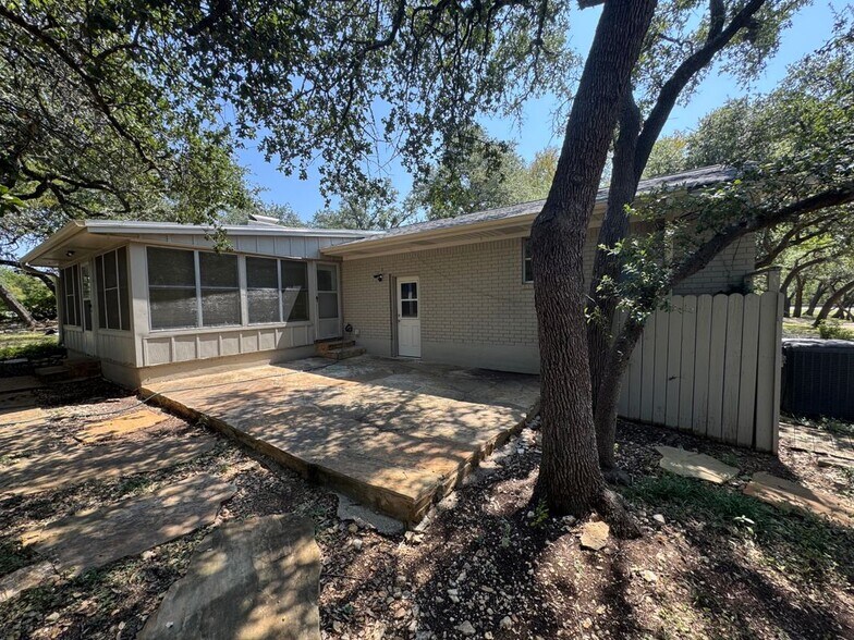 Building Photo - 1880 Royal St