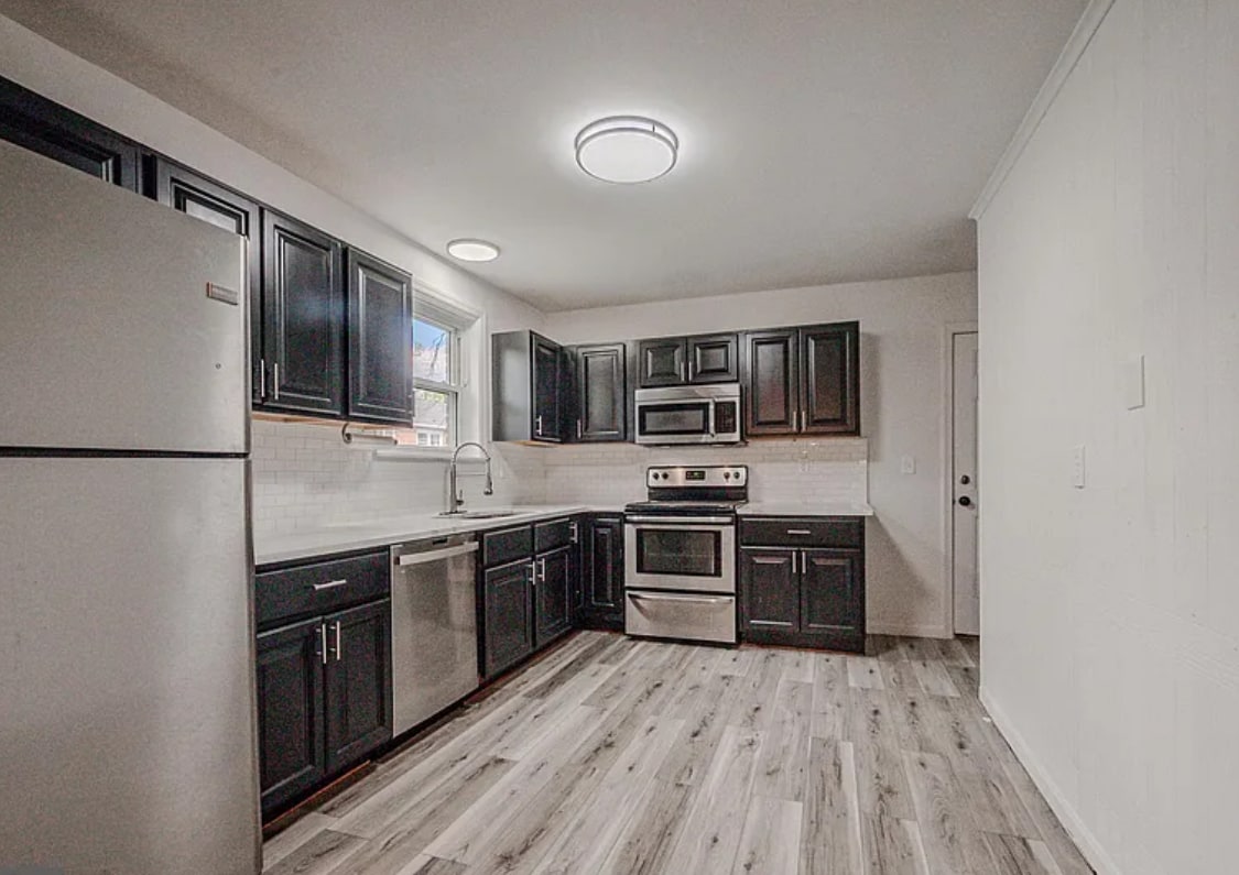 Kitchen - 409 S Lynn Dr