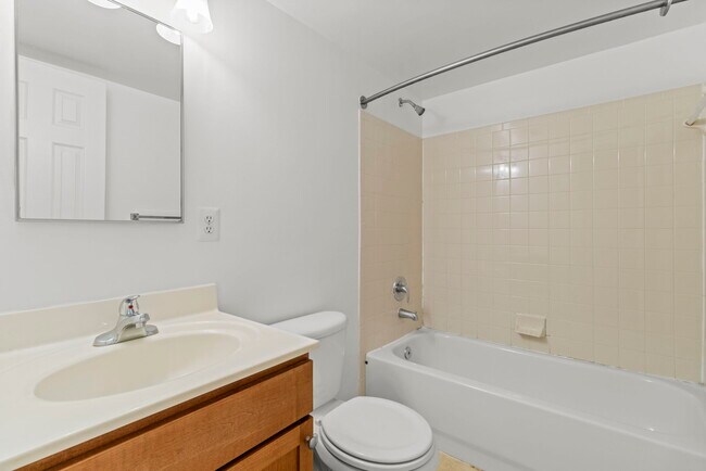 Building Photo - 1473 N Van Dorn St